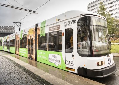 Die Straßenbahn in voller Pracht.